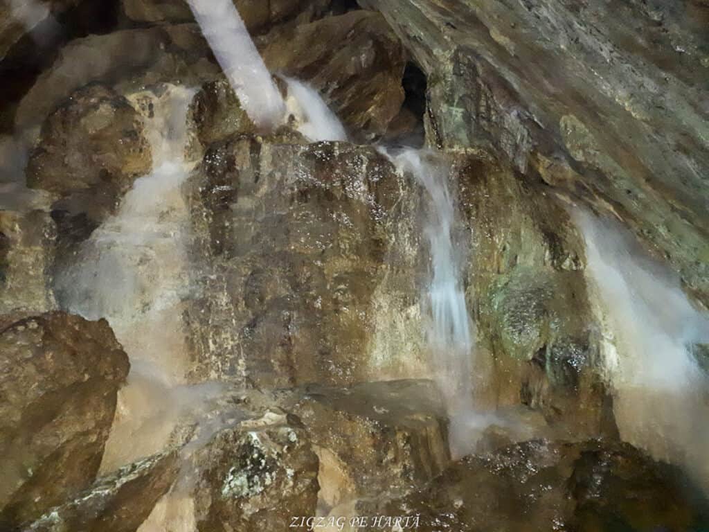 Peștera Ialomiței, un obiectiv turistic spectaculos - Blog de calatorii - ZIGZAG PE HARTĂ - 20190615 145247