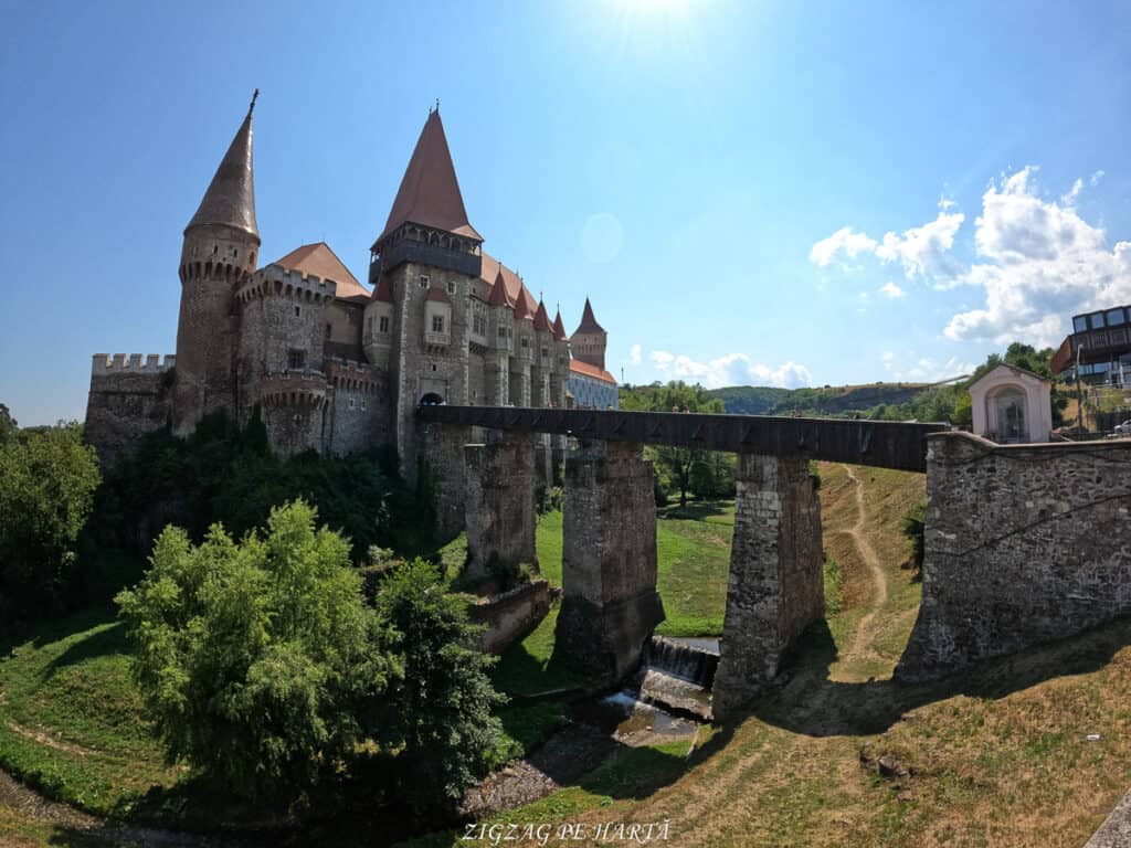 Castelul Corvinilor - Blog de calatorii - ZIGZAG PE HARTĂ - GOPR0884