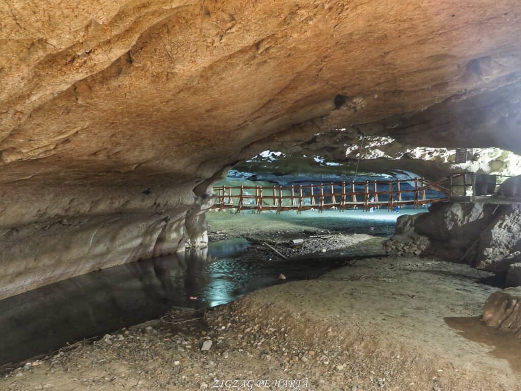 Peștera Bolii - Blog de calatorii - ZIGZAG PE HARTĂ - OI000370 01