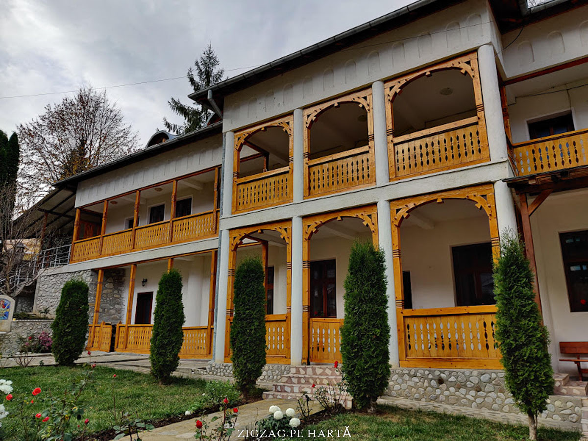 Mănăstirea Râmeț - Blog de calatorii - ZIGZAG PE HARTĂ - IMG 20191117 141222