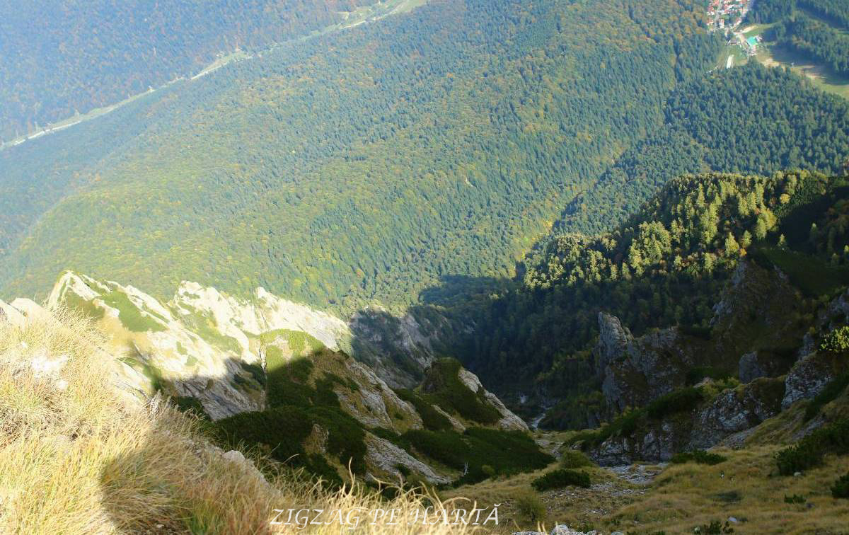 Crucea Eroilor de pe Muntele Caraiman, 2291 metri - Blog de calatorii - ZIGZAG PE HARTĂ - 25917 74190 92
